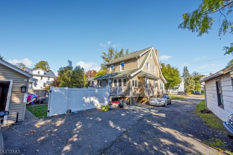 54 Bogert St
