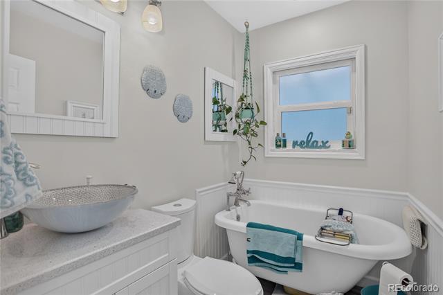 4737 Beach Court