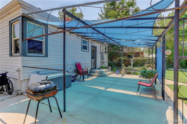 4737 Beach Court
