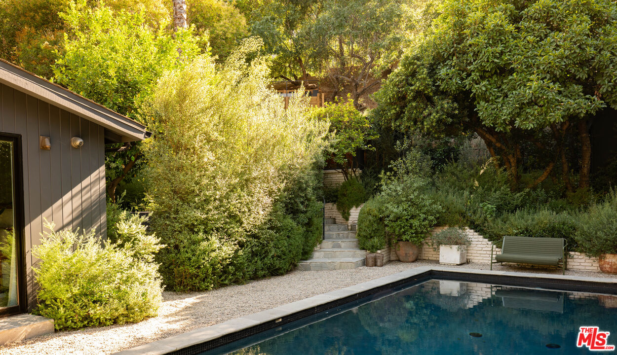 4157 Sunswept Dr