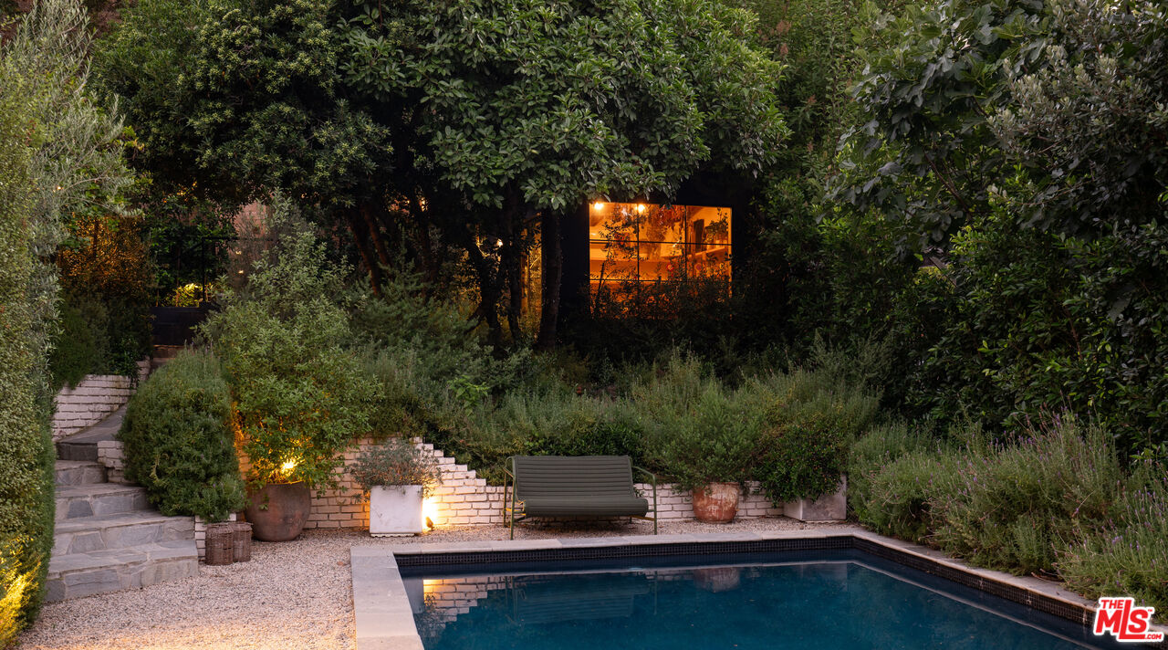 4157 Sunswept Dr