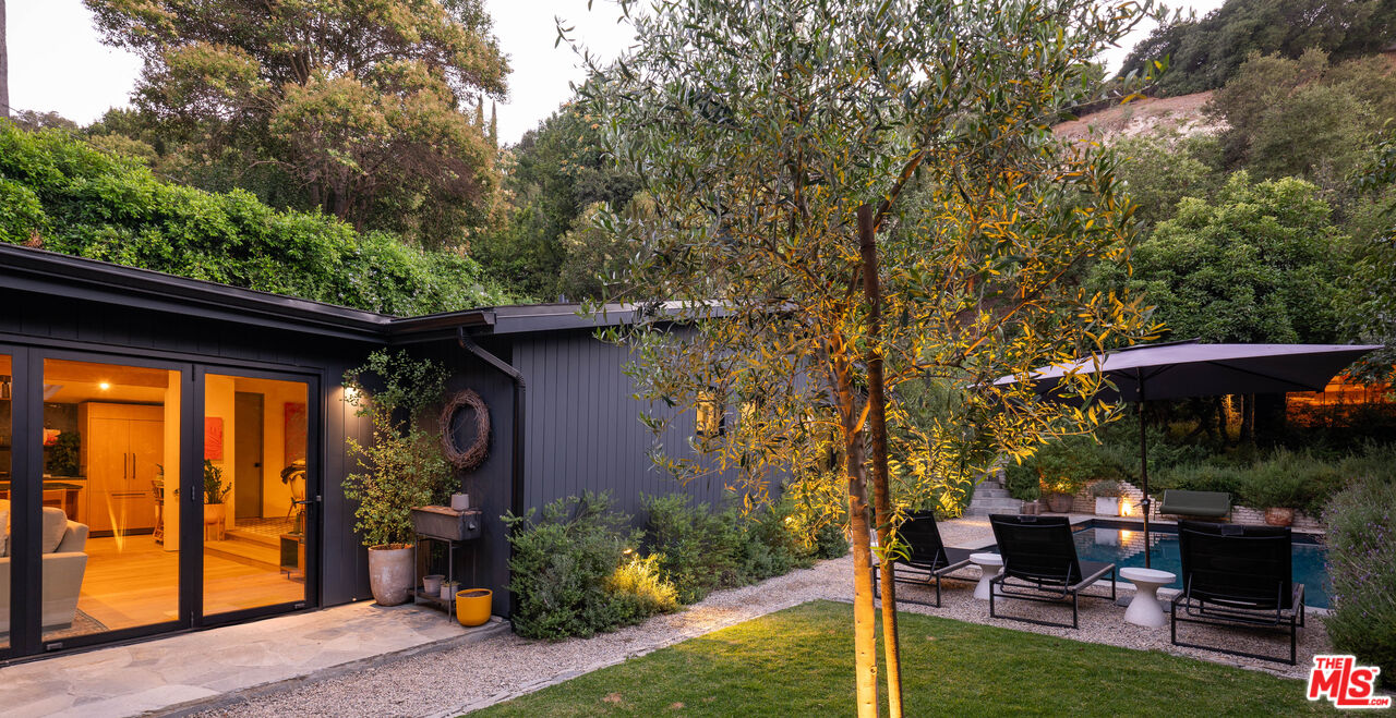 4157 Sunswept Dr