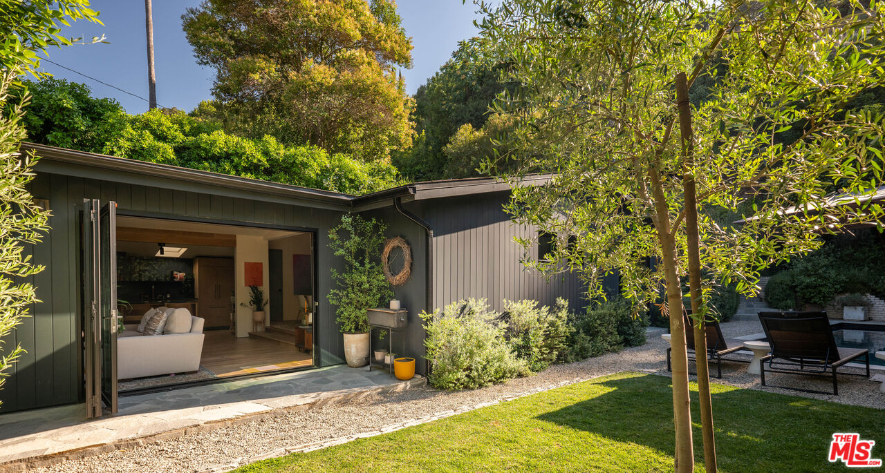 4157 Sunswept Dr
