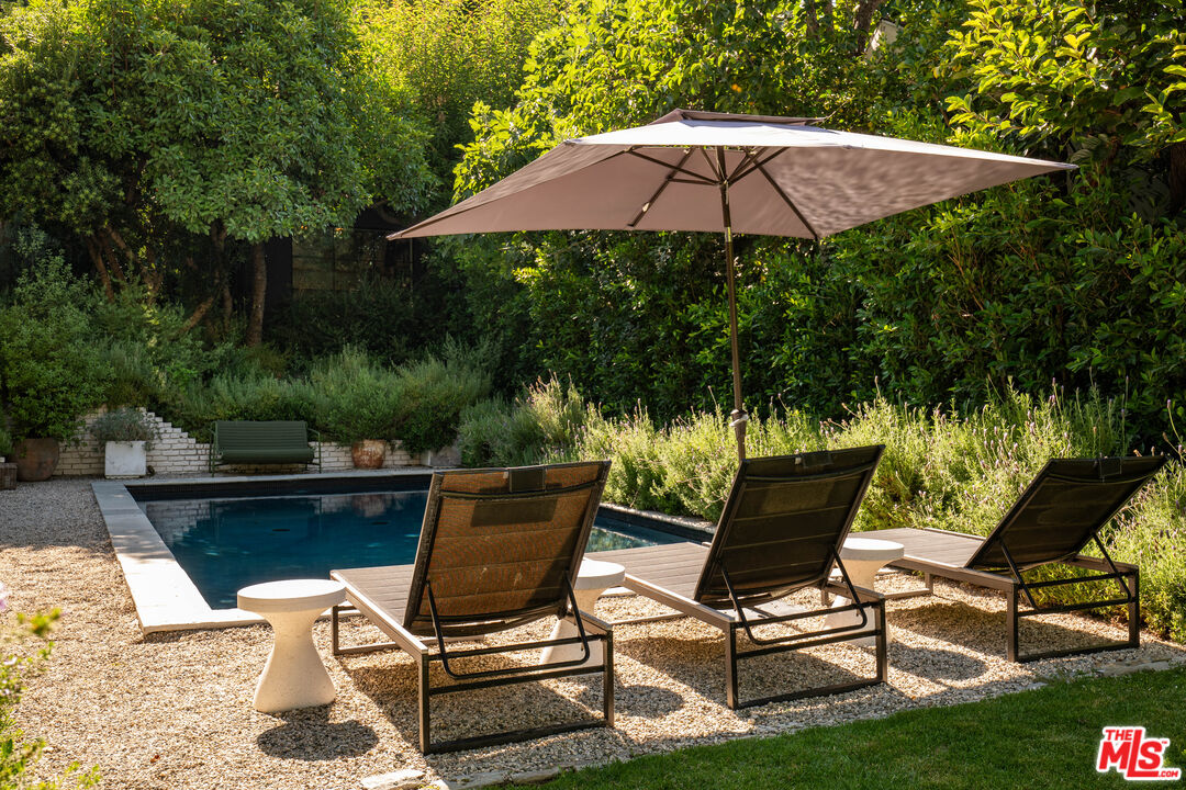 4157 Sunswept Dr