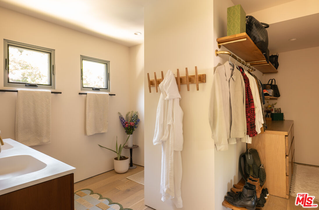4157 Sunswept Dr