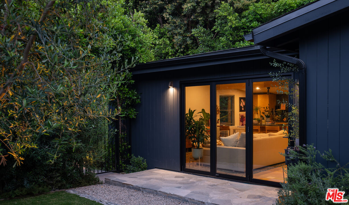 4157 Sunswept Dr