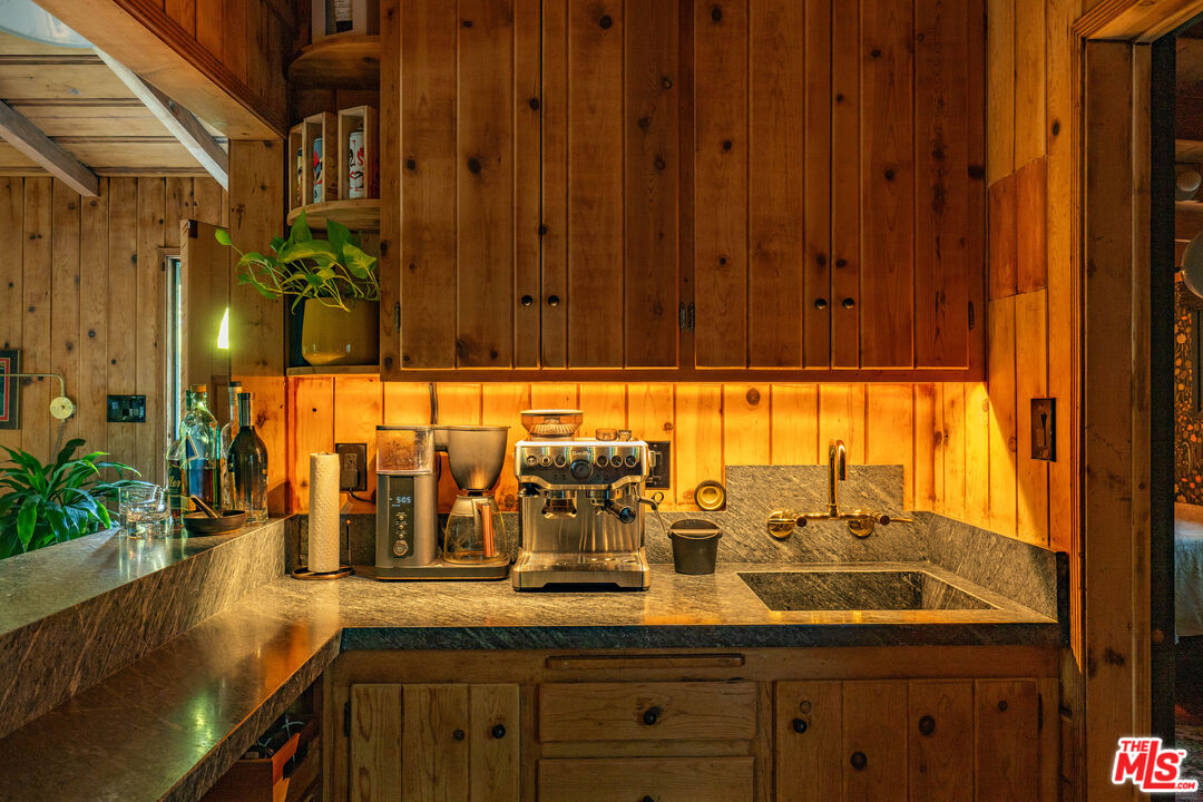 4157 Sunswept Dr