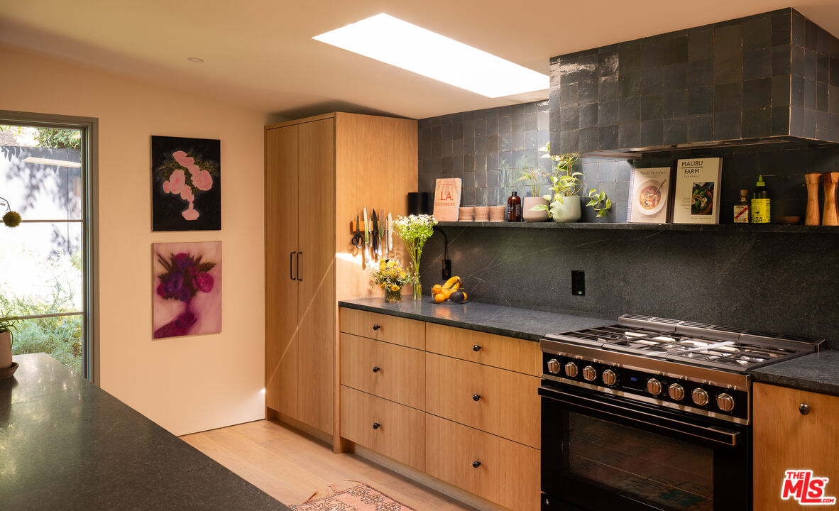 4157 Sunswept Dr