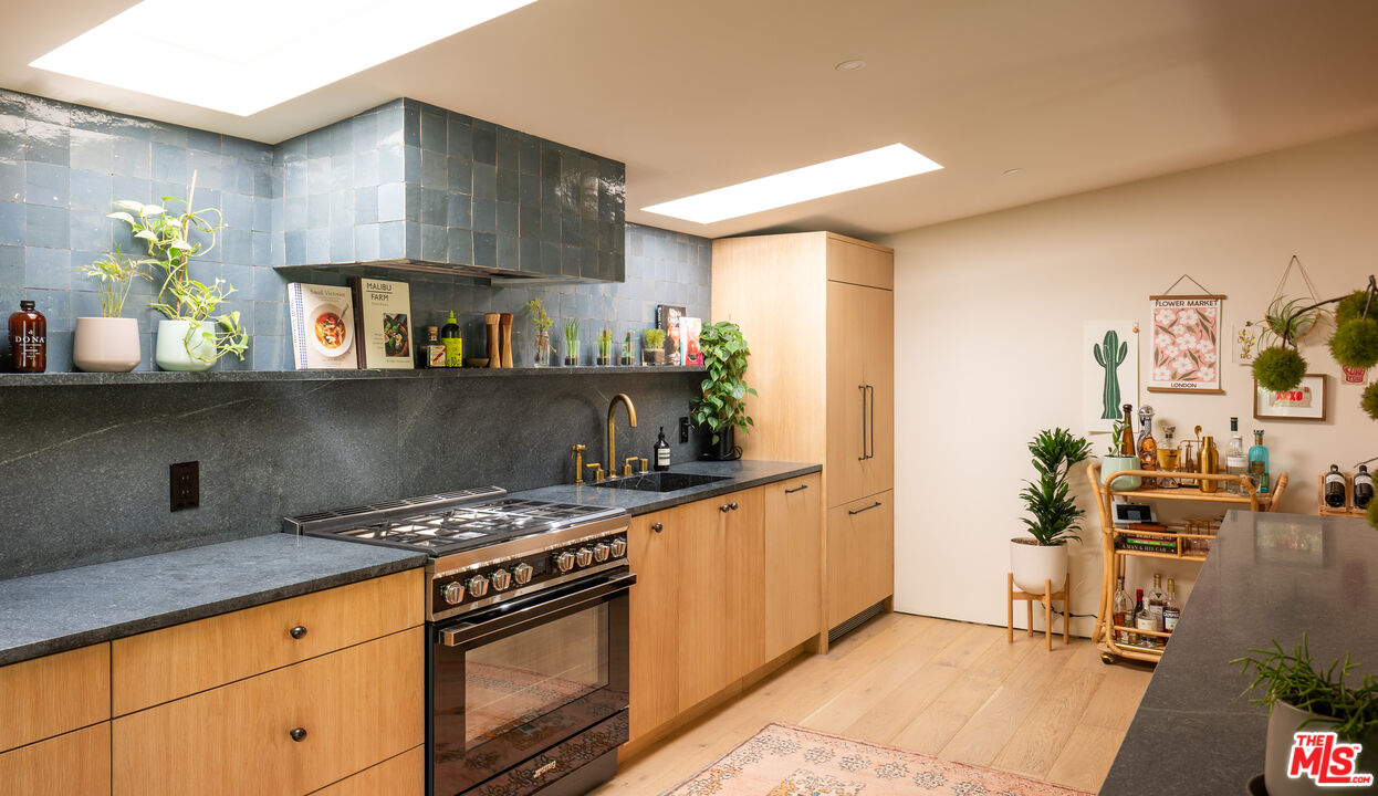 4157 Sunswept Dr