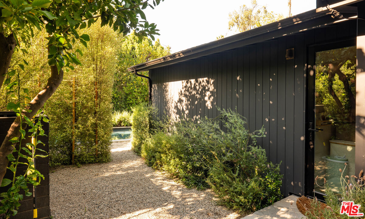 4157 Sunswept Dr