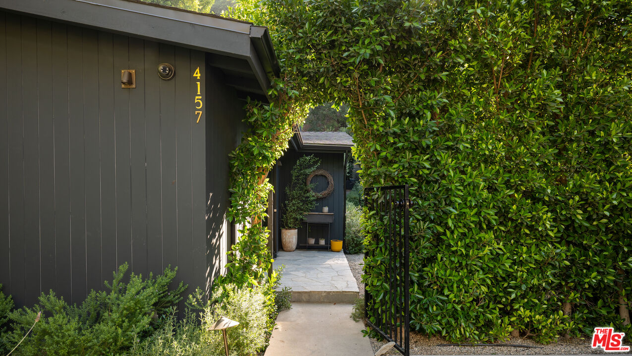 4157 Sunswept Dr