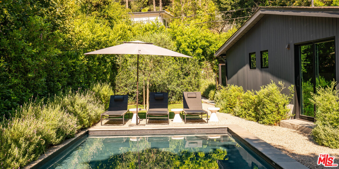 4157 Sunswept Dr