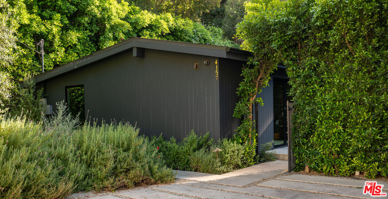 4157 Sunswept Dr
