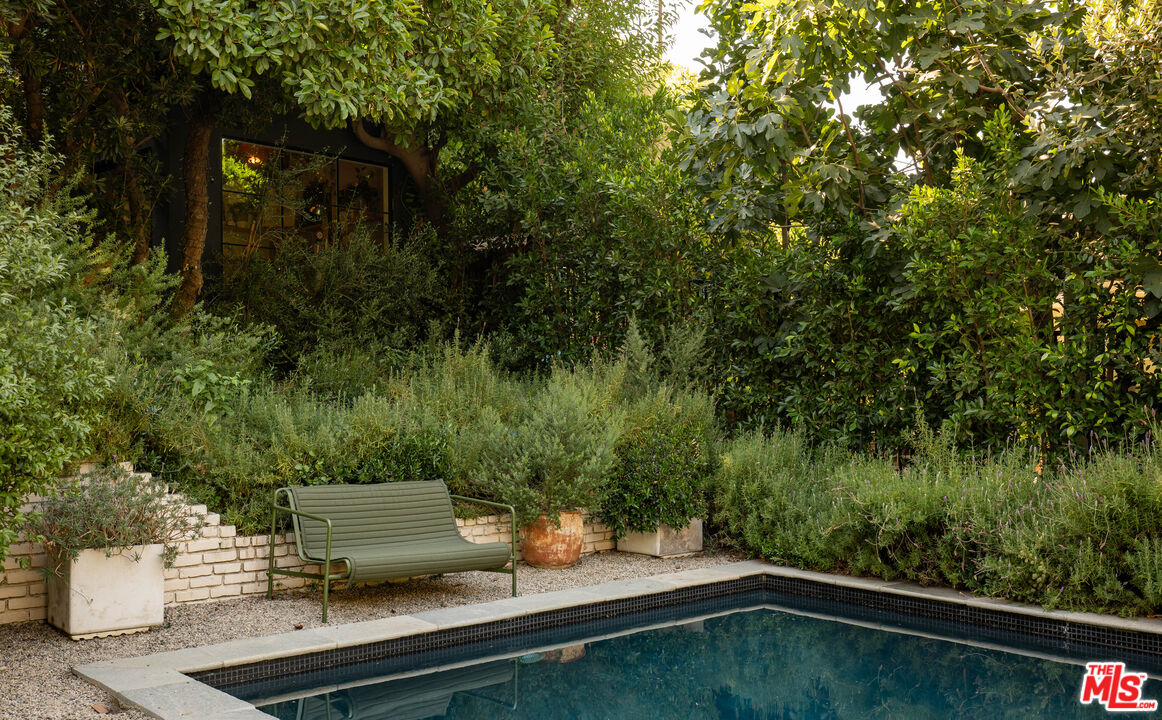 4157 Sunswept Dr