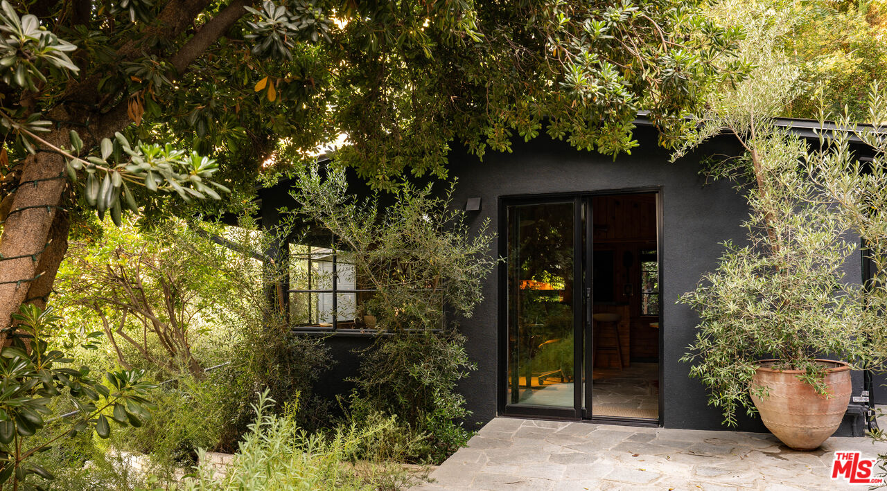 4157 Sunswept Dr