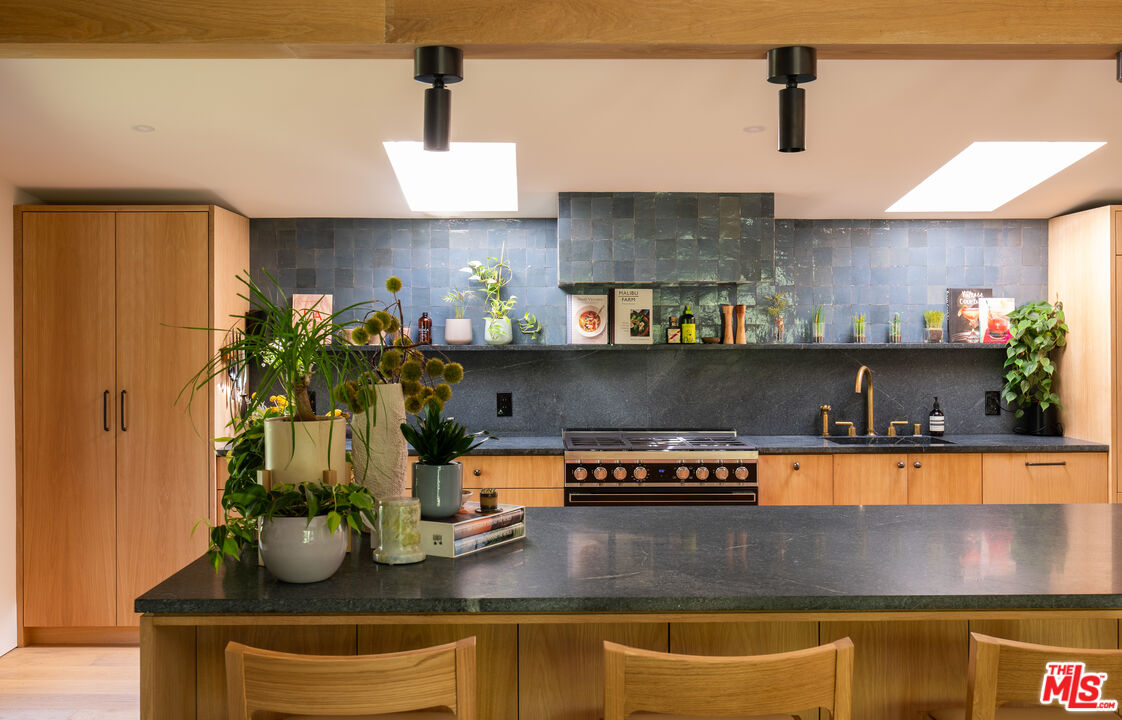 4157 Sunswept Dr