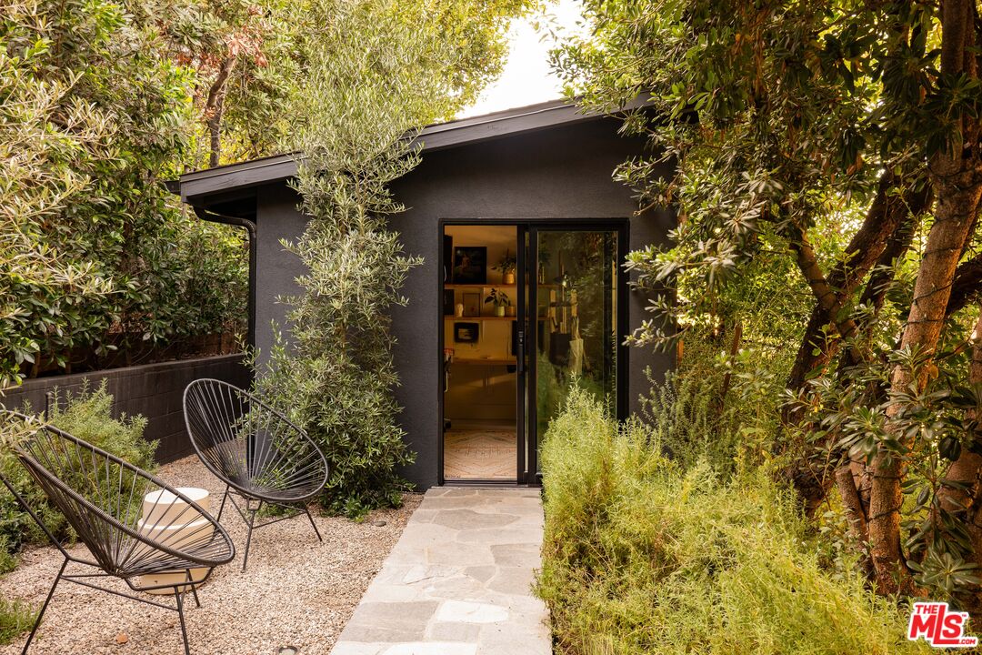4157 Sunswept Dr