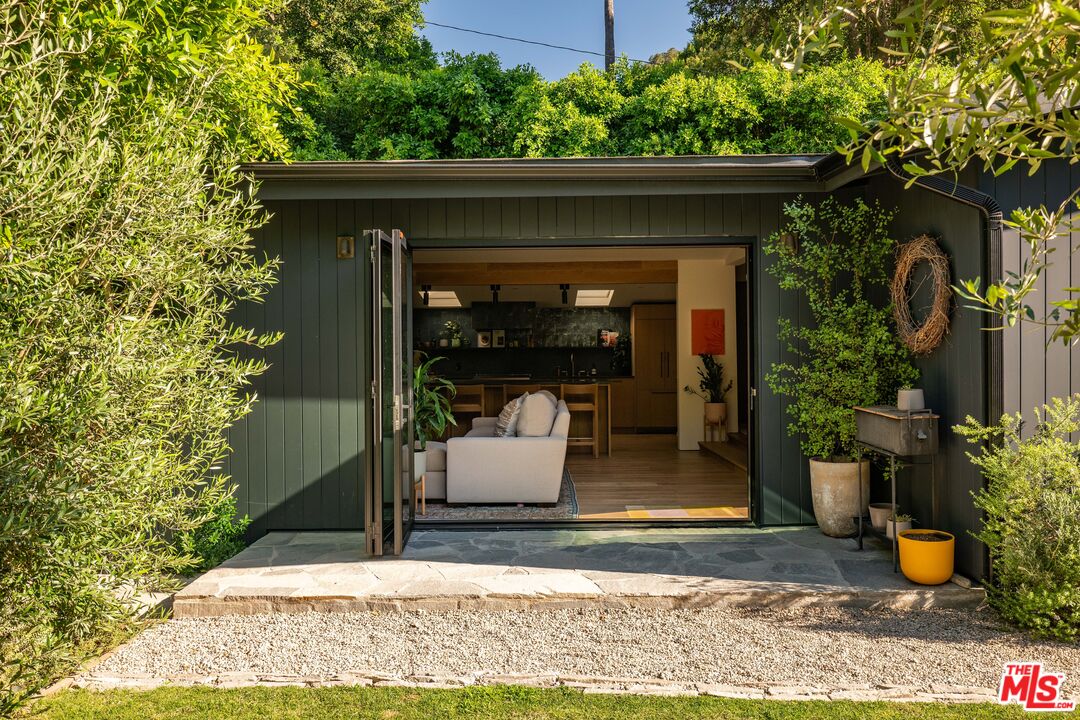 4157 Sunswept Dr