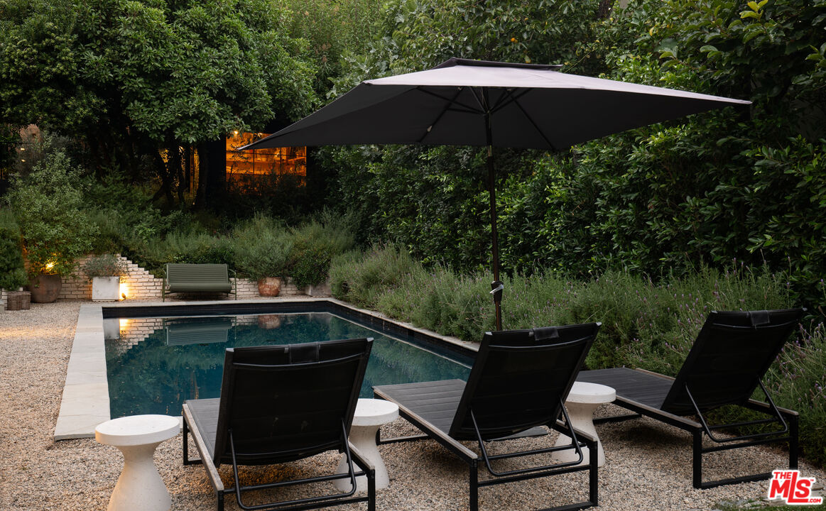 4157 Sunswept Dr