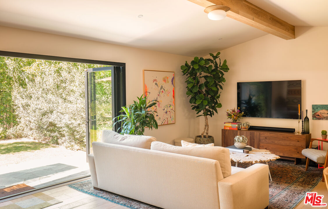 4157 Sunswept Dr