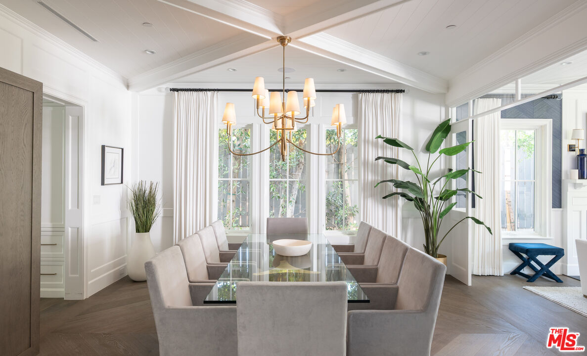 10439 Valley Spring Ln