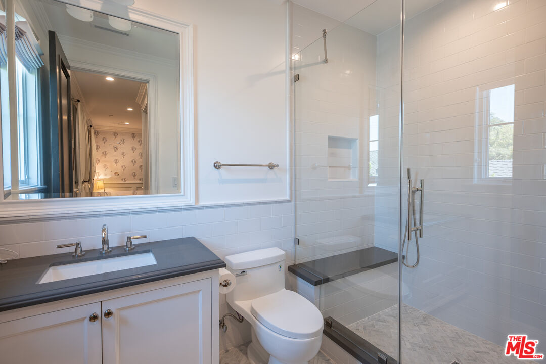 10439 Valley Spring Ln