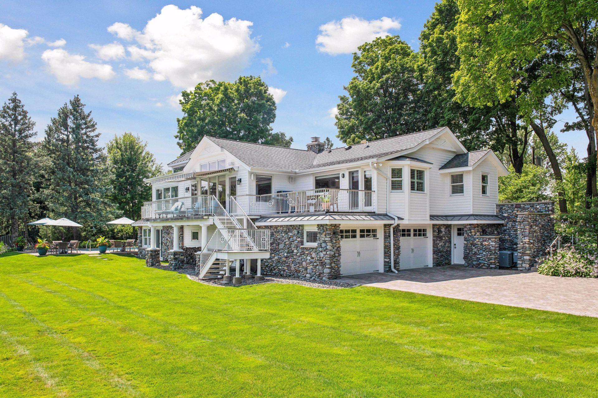 513 Ferndale Road W