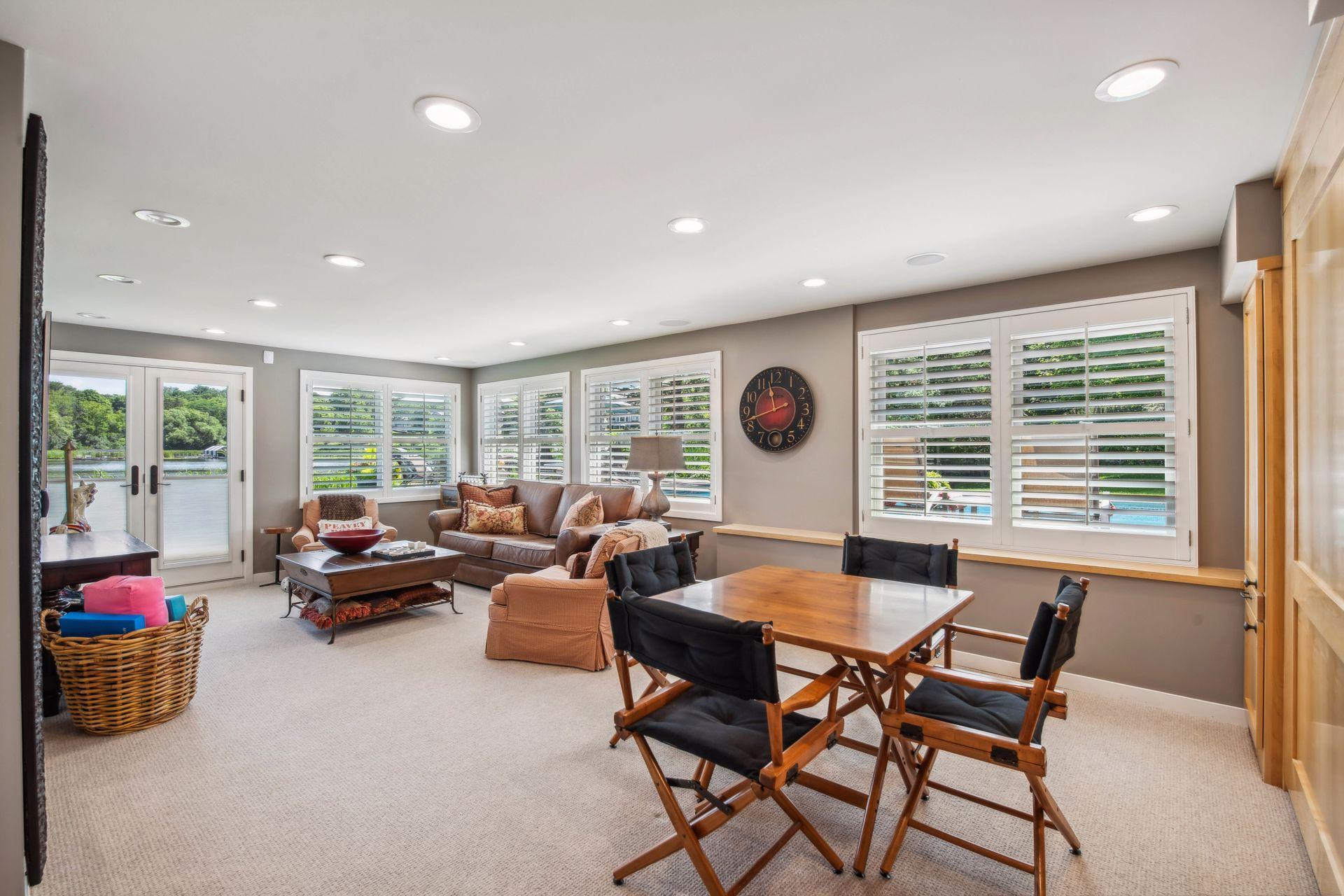 513 Ferndale Road W