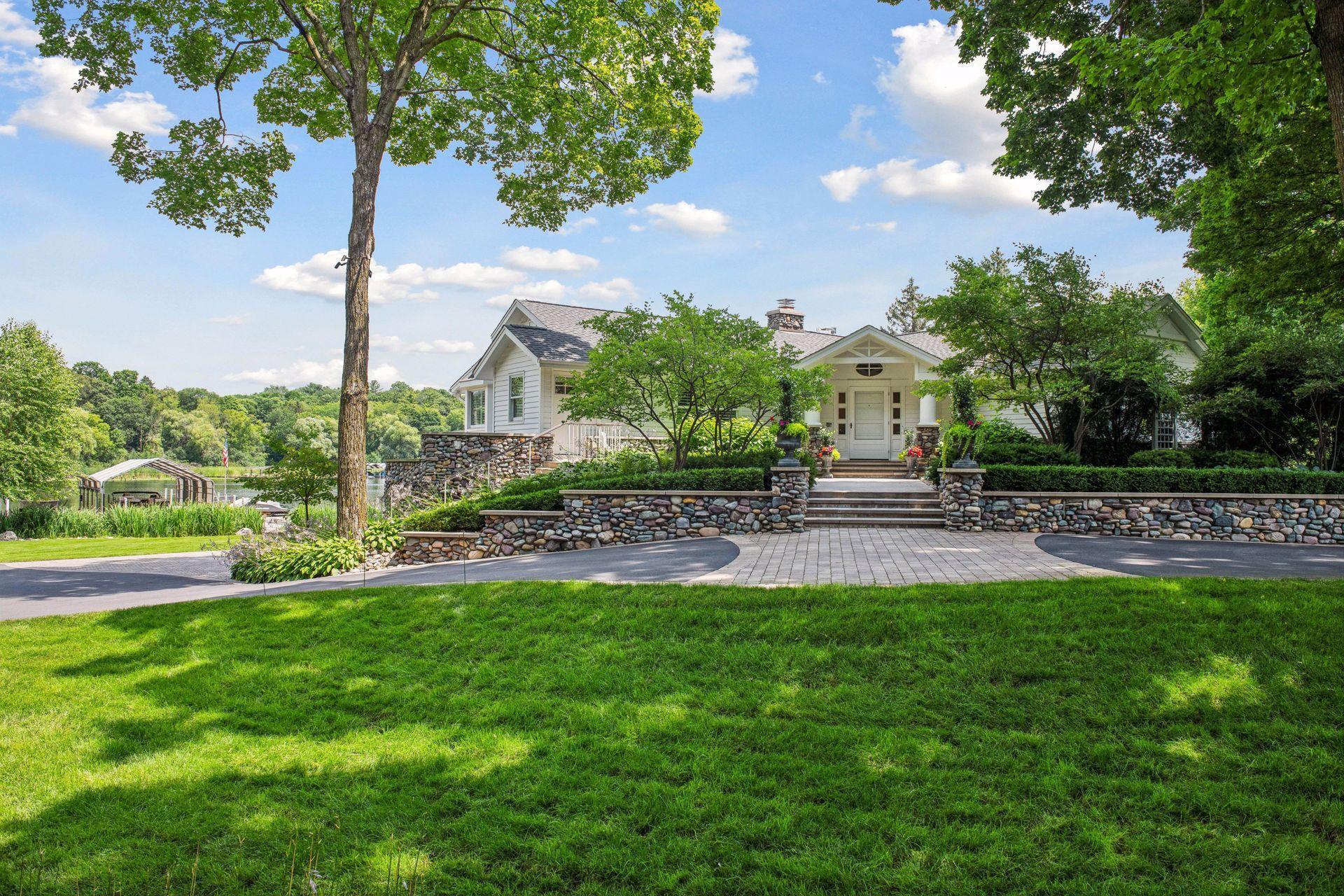 513 Ferndale Road W