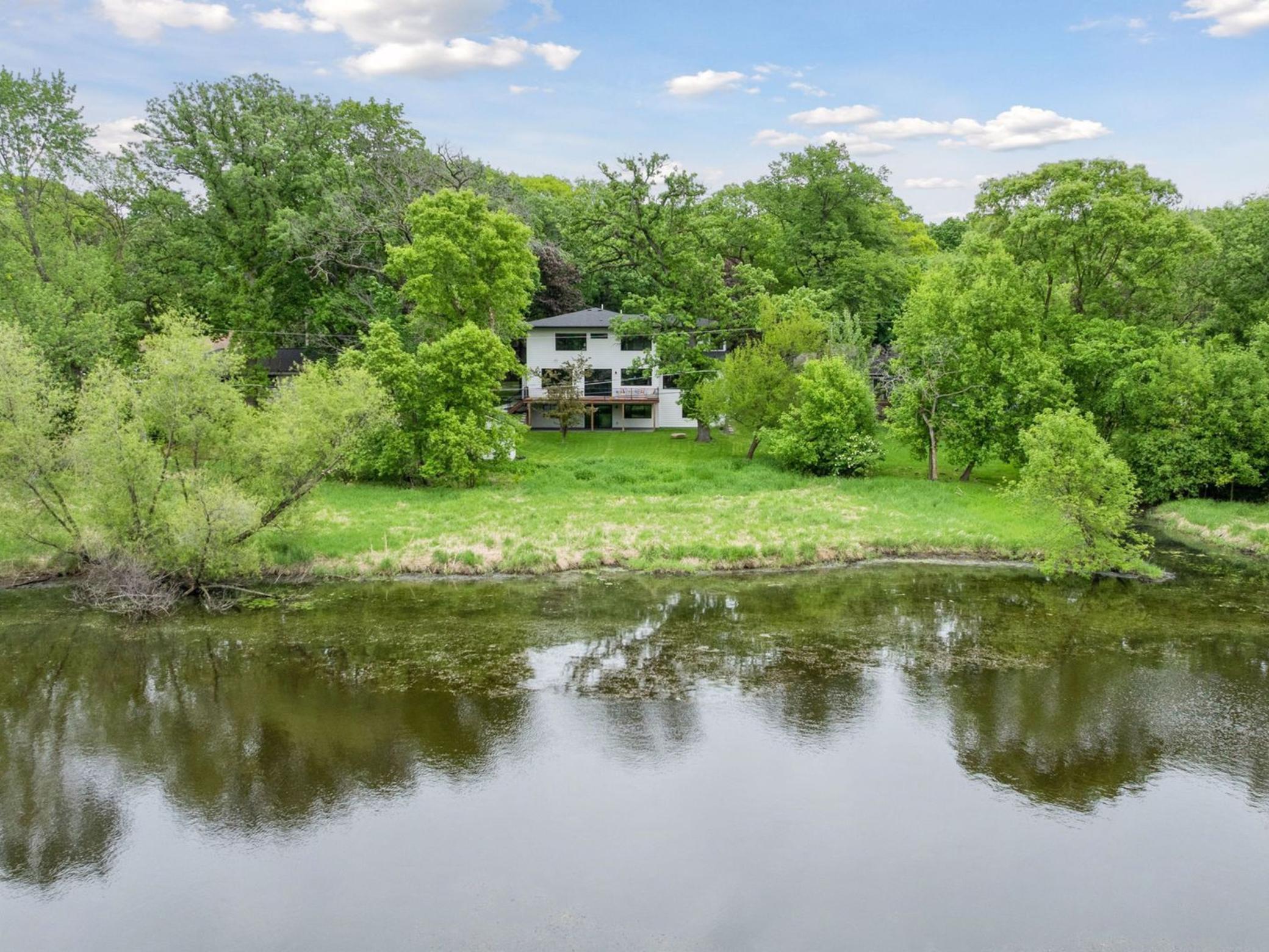 251 Glenbrook Road N