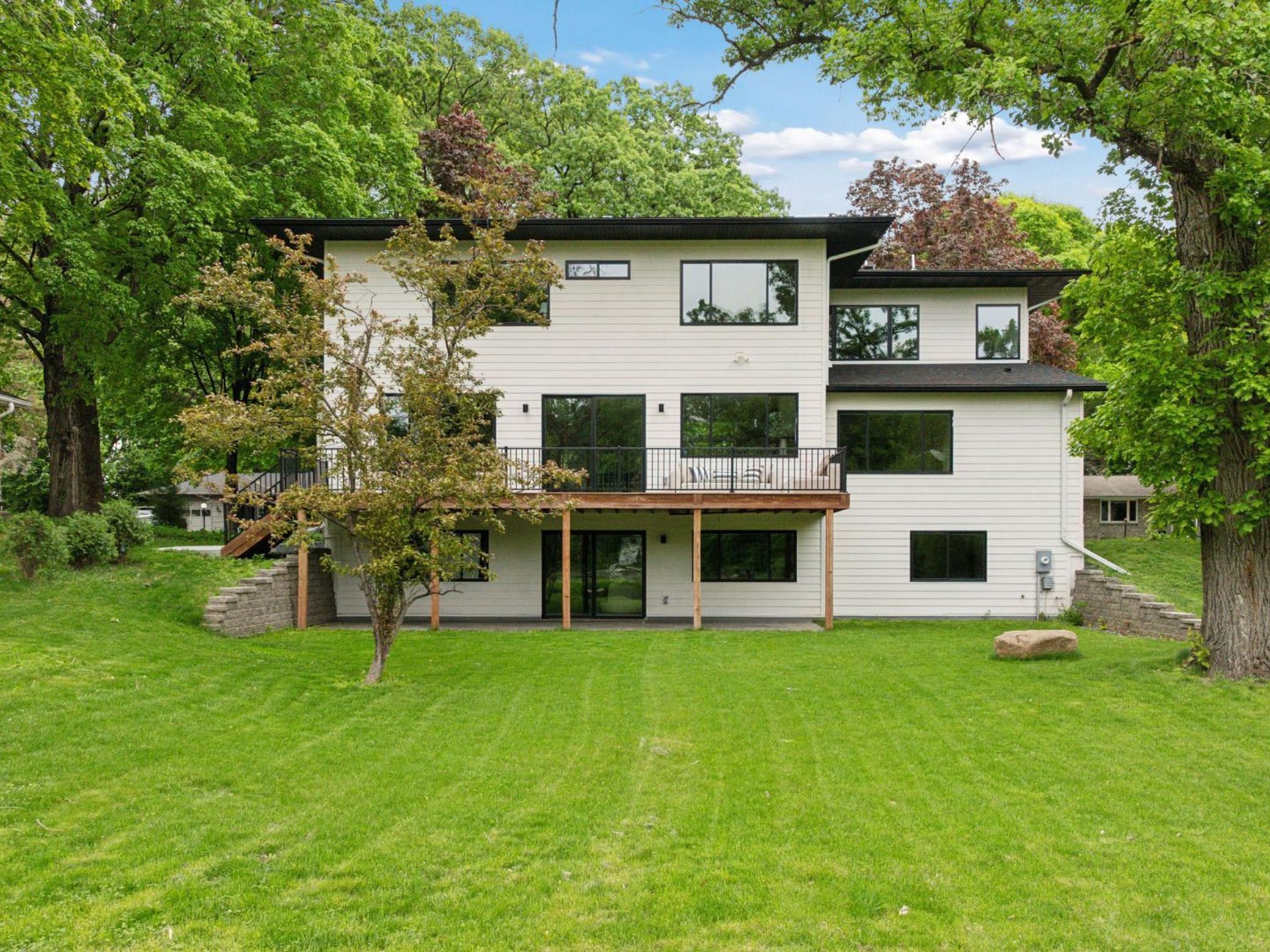 251 Glenbrook Road N