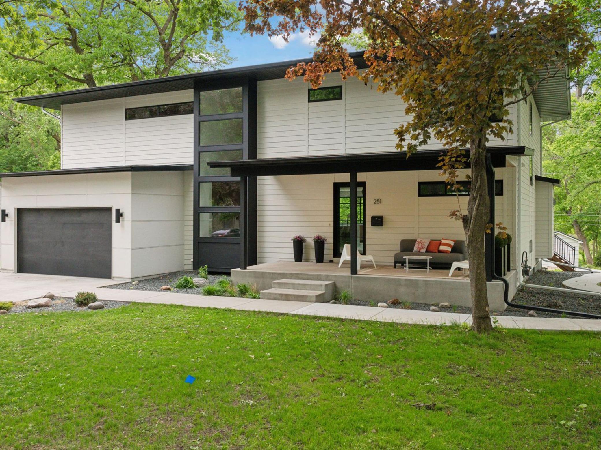251 Glenbrook Road N