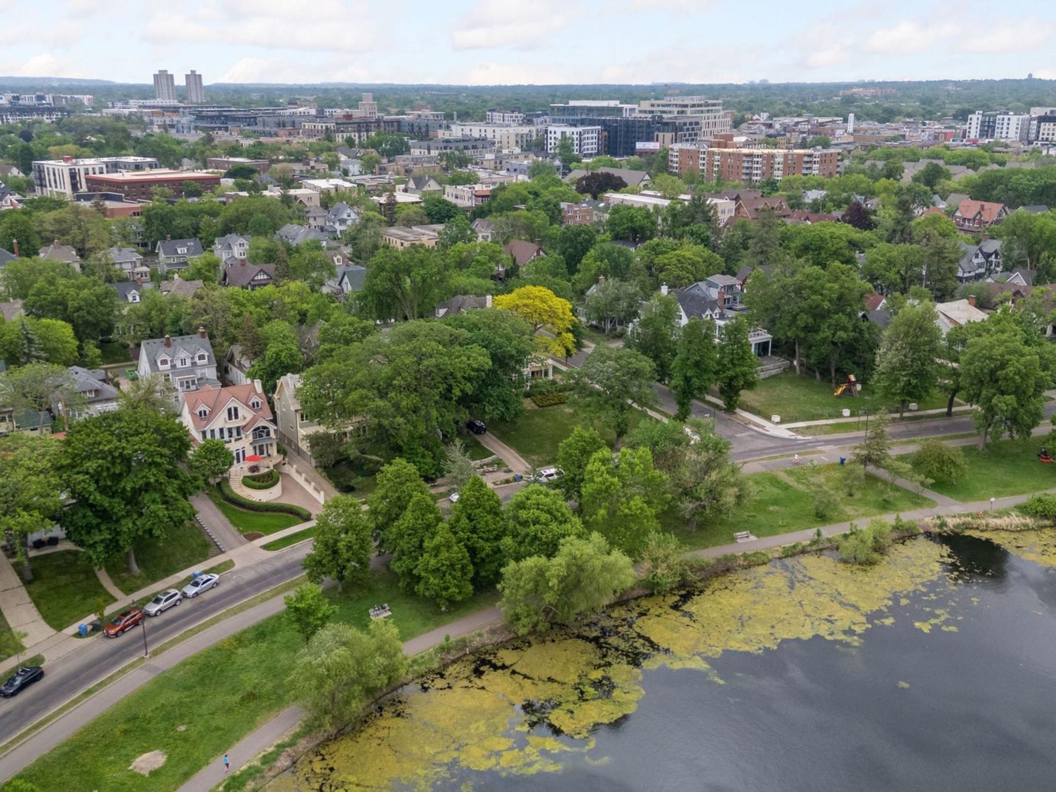 2683 E Lake Of The Isles Parkway