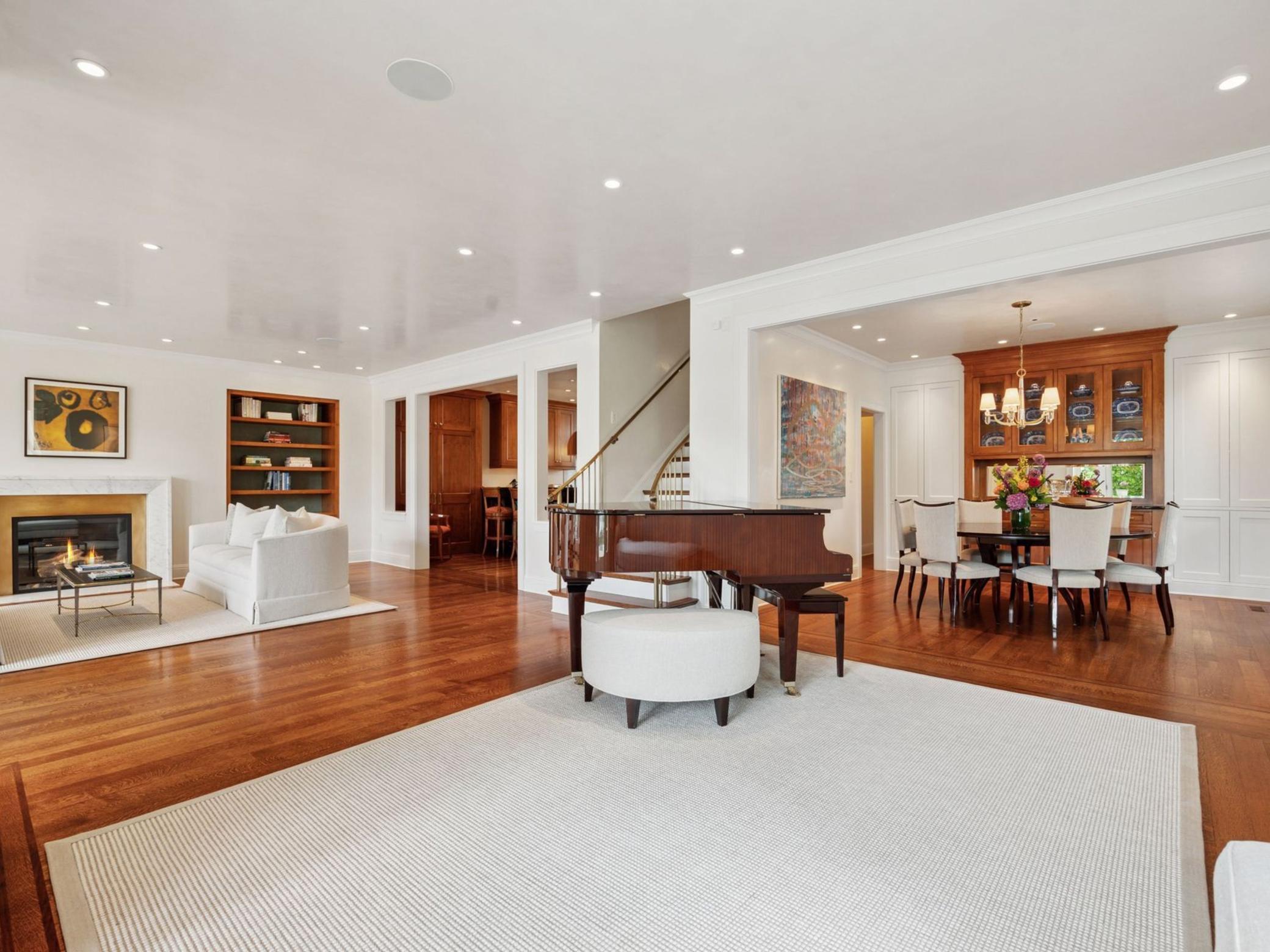 2683 E Lake Of The Isles Parkway