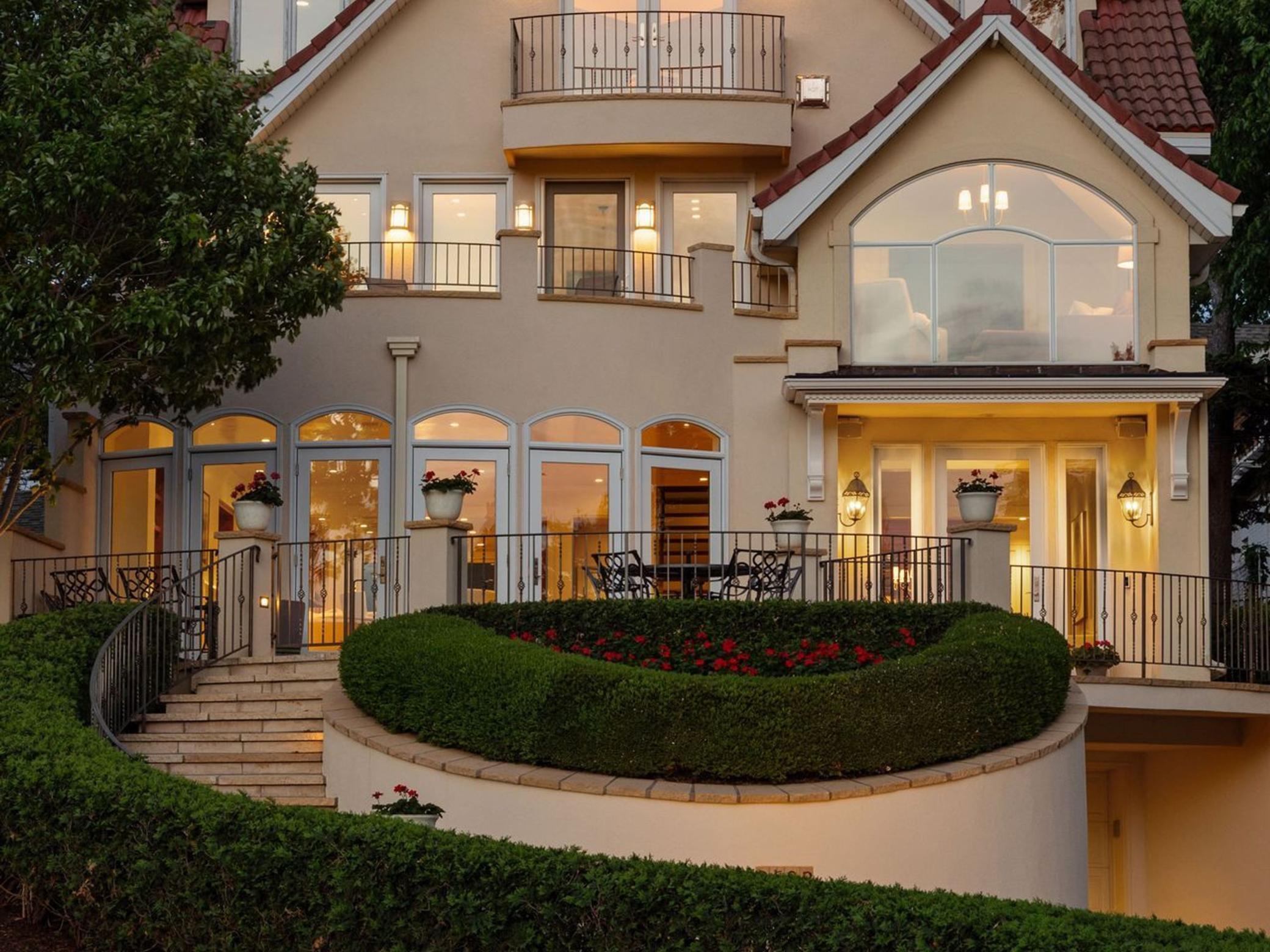 2683 E Lake Of The Isles Parkway