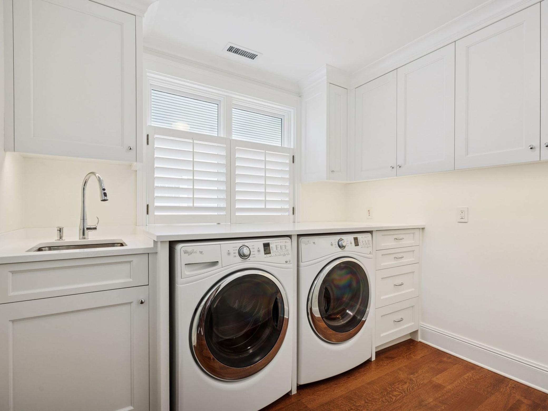 2683 E Lake Of The Isles Parkway