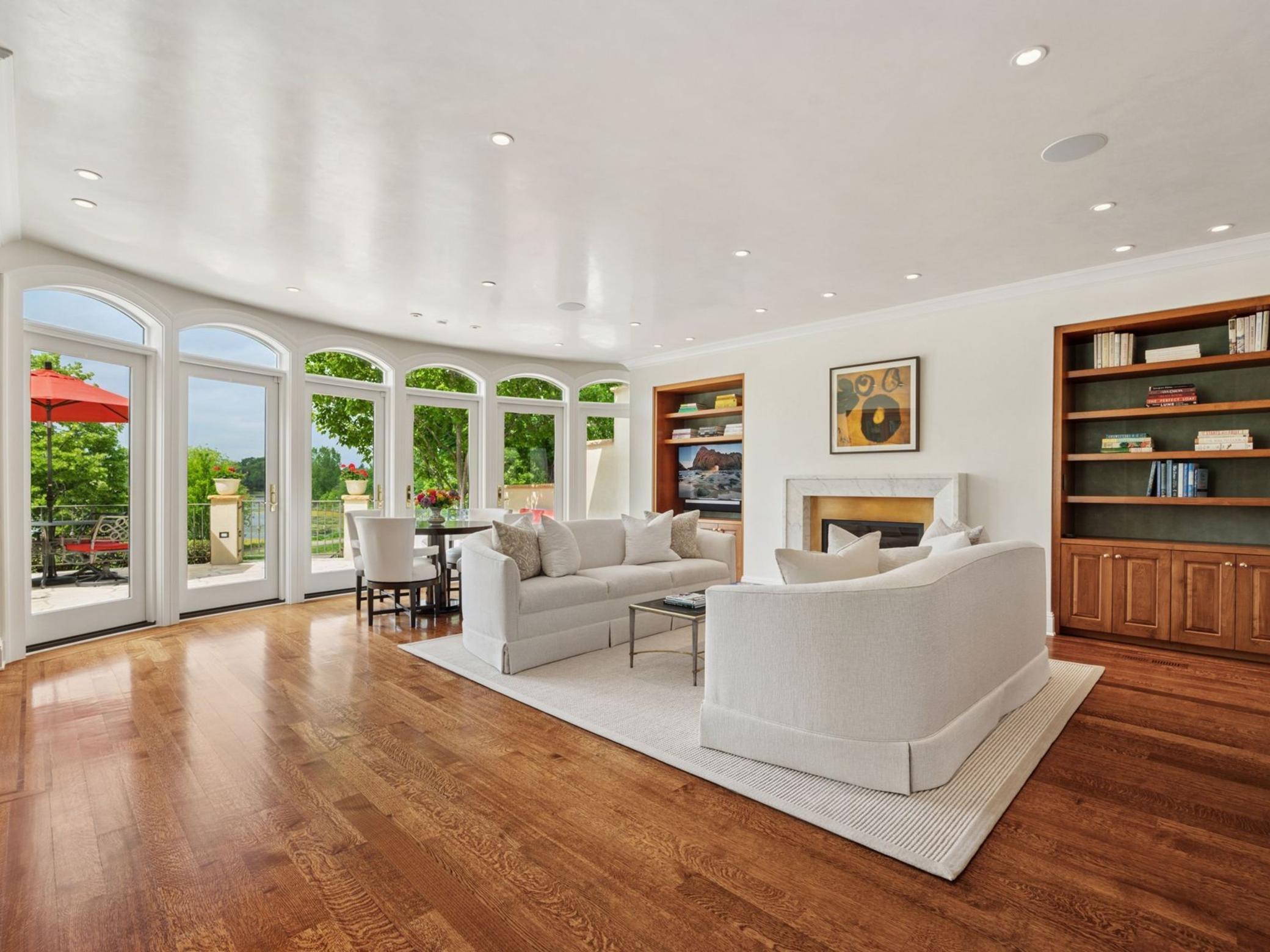 2683 E Lake Of The Isles Parkway