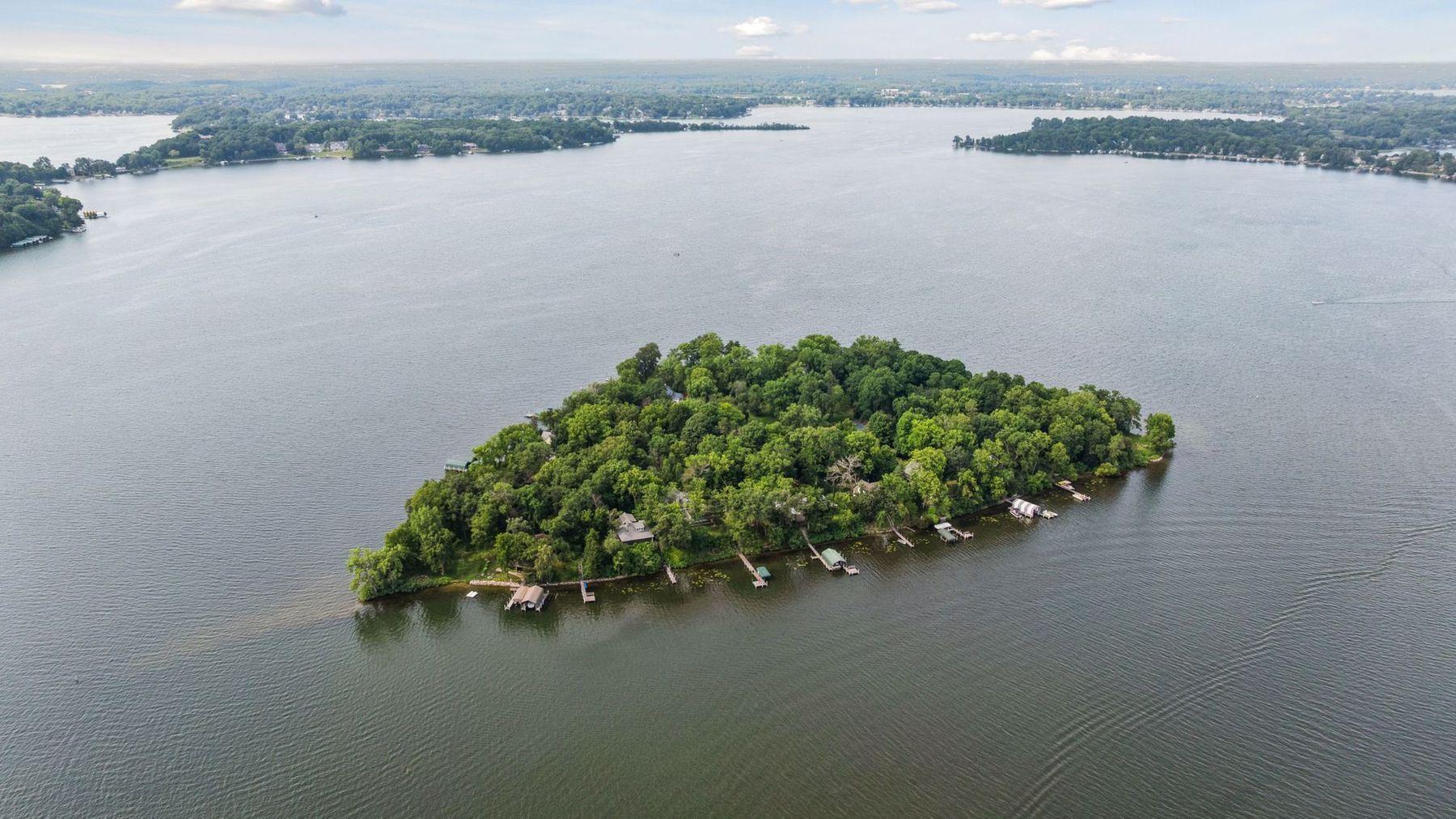 4793 Crane Island