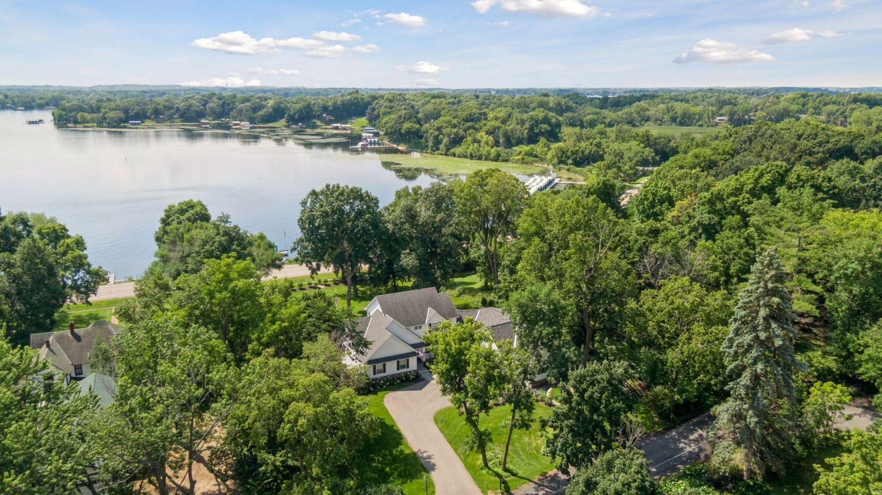 3017 Brooks Lane