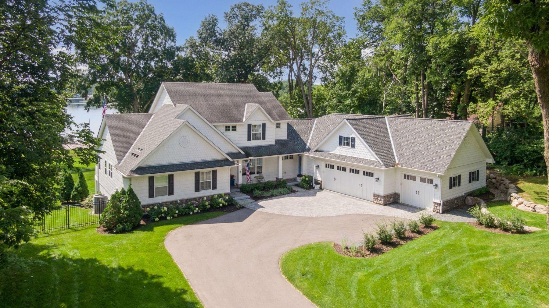 3017 Brooks Lane