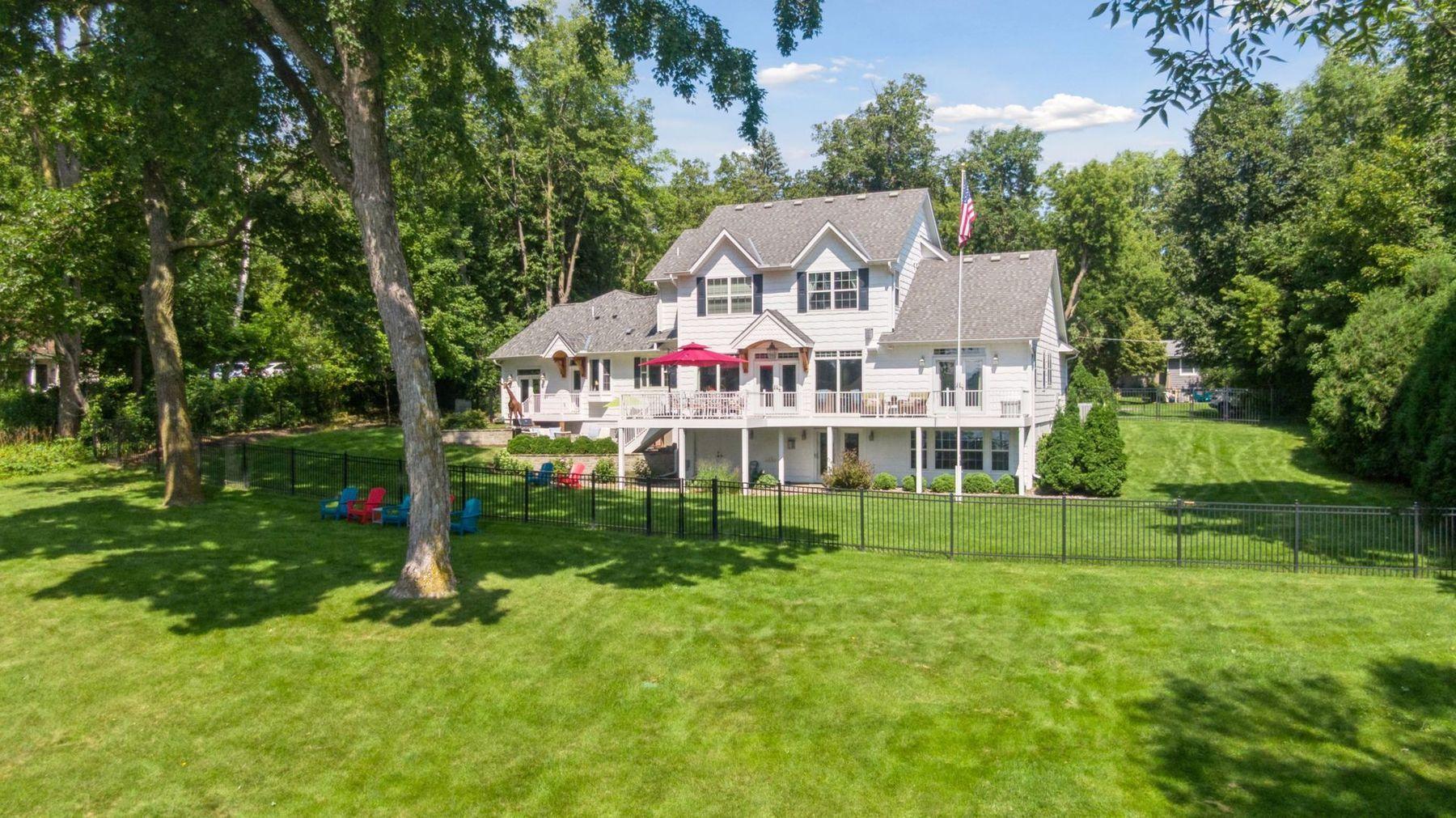 3017 Brooks Lane