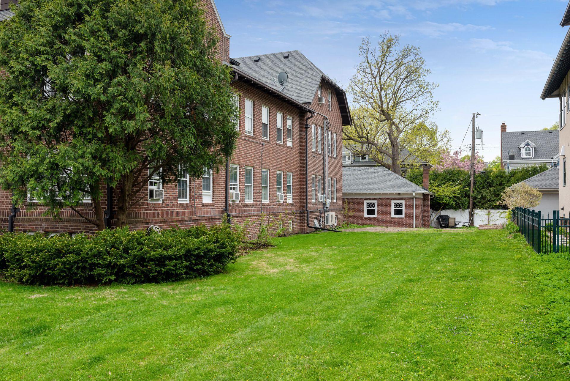 1820 Girard Avenue S Unit: 1