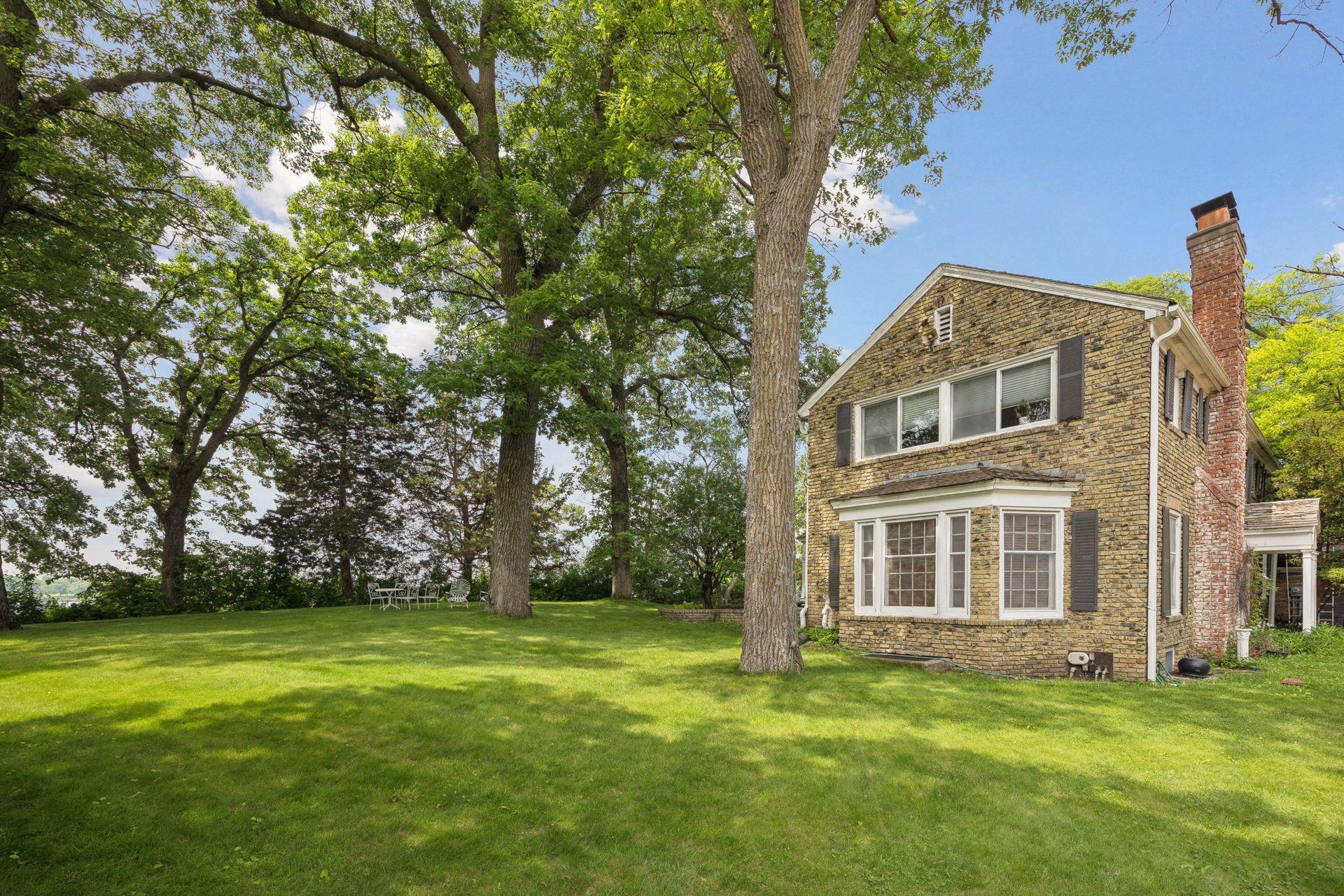 2425 N Shore Drive