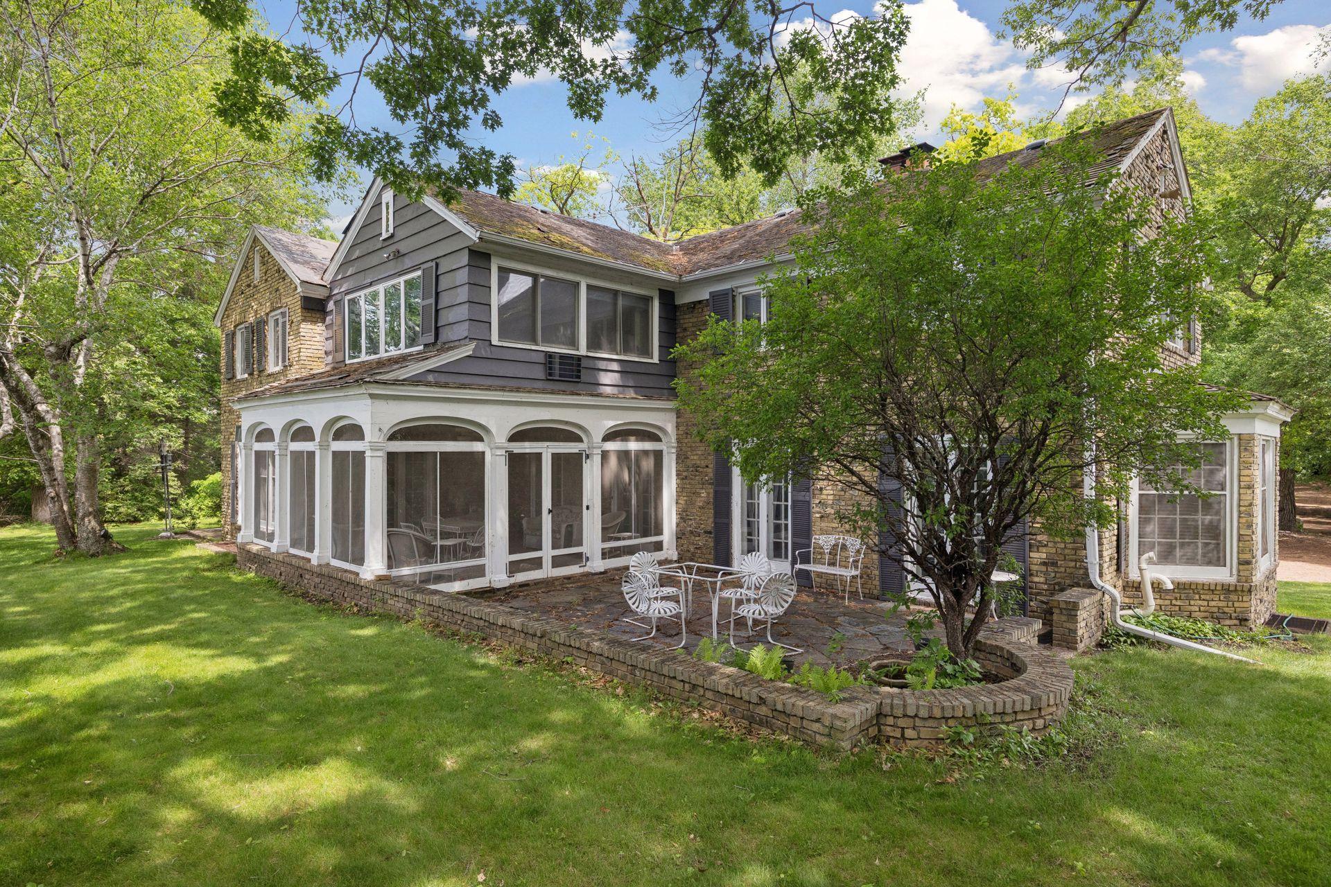 2425 N Shore Drive
