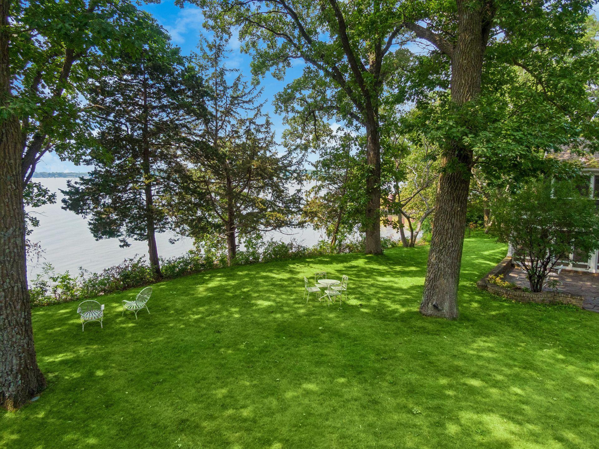 2425 N Shore Drive