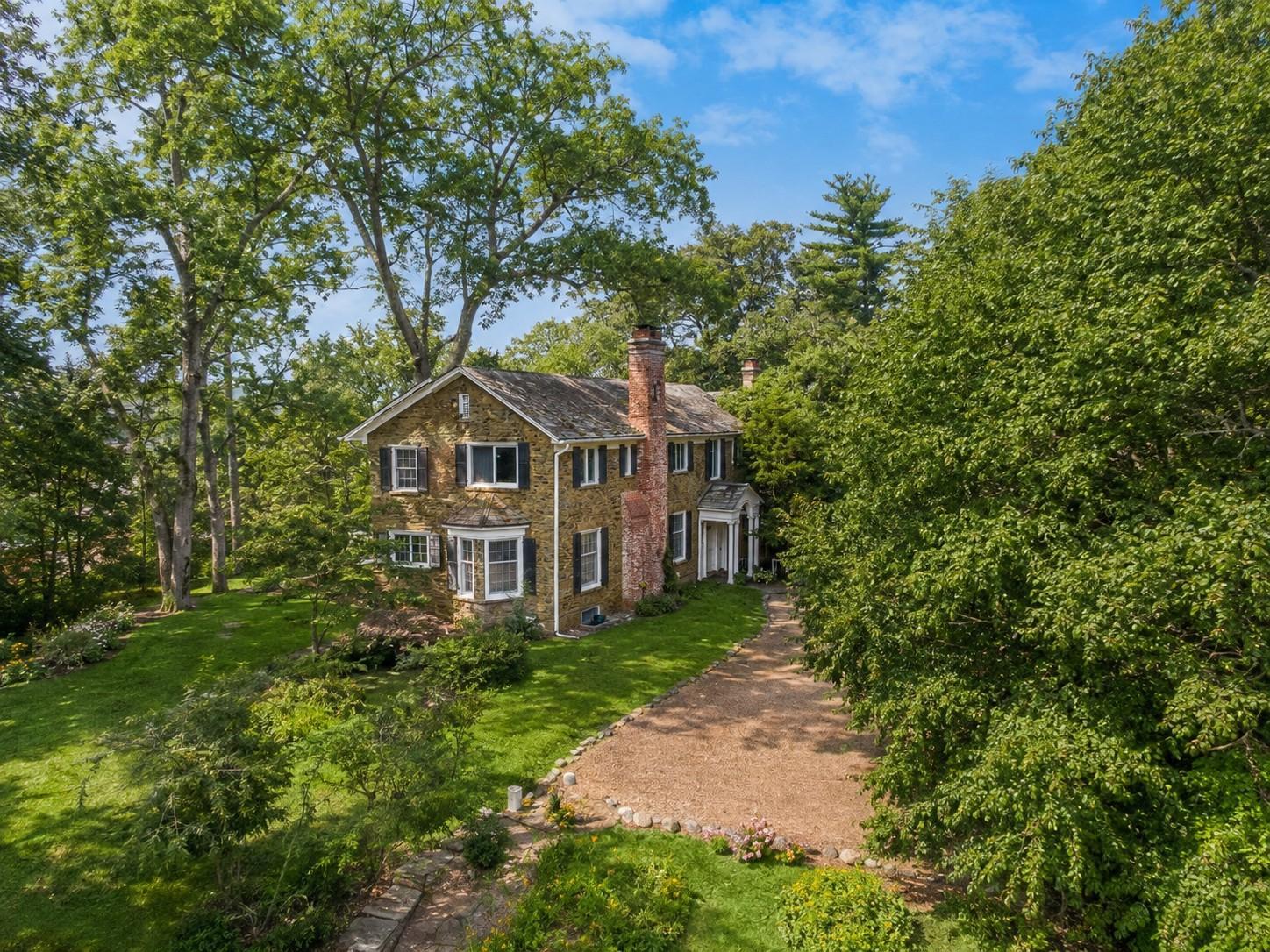 2425 N Shore Drive