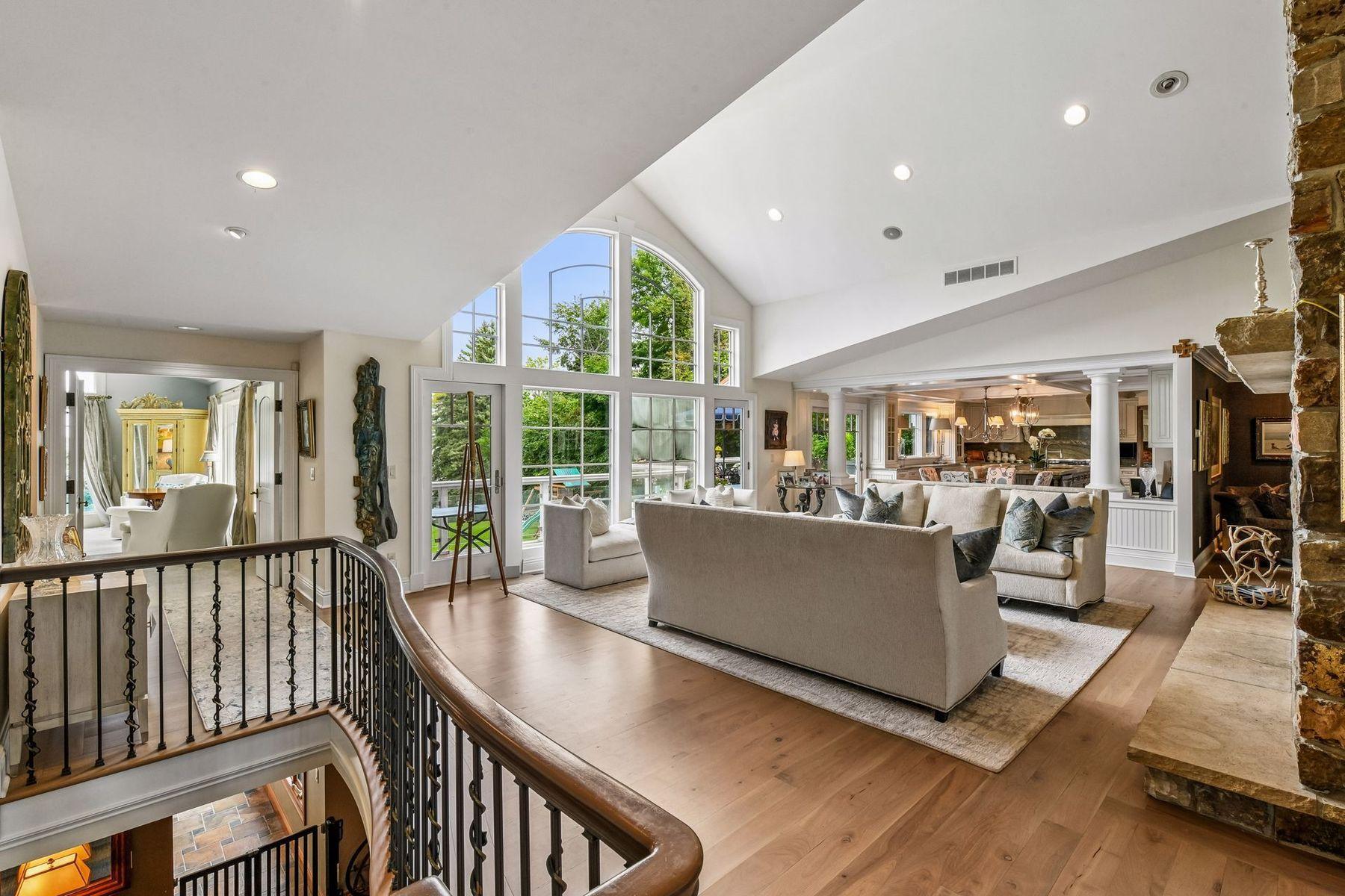 5940 Loring Drive