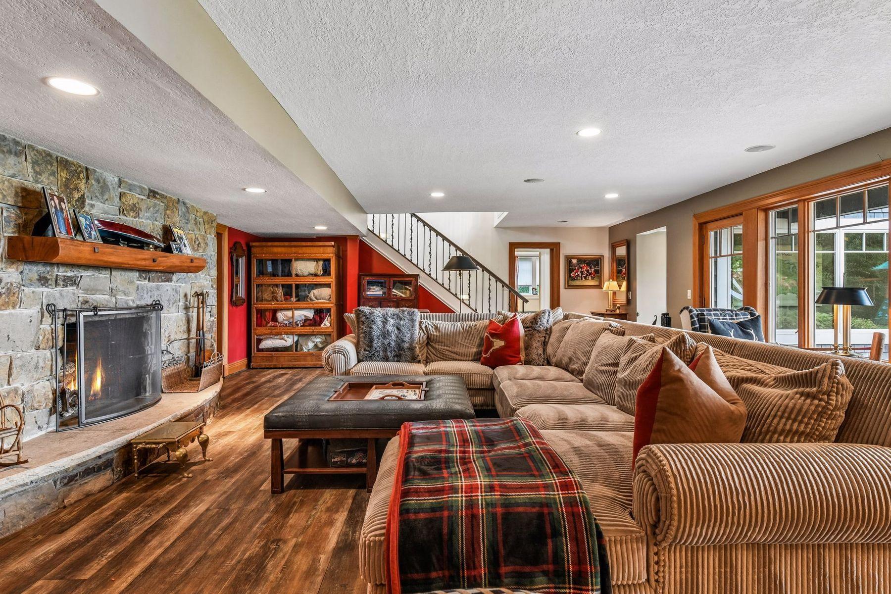 5940 Loring Drive