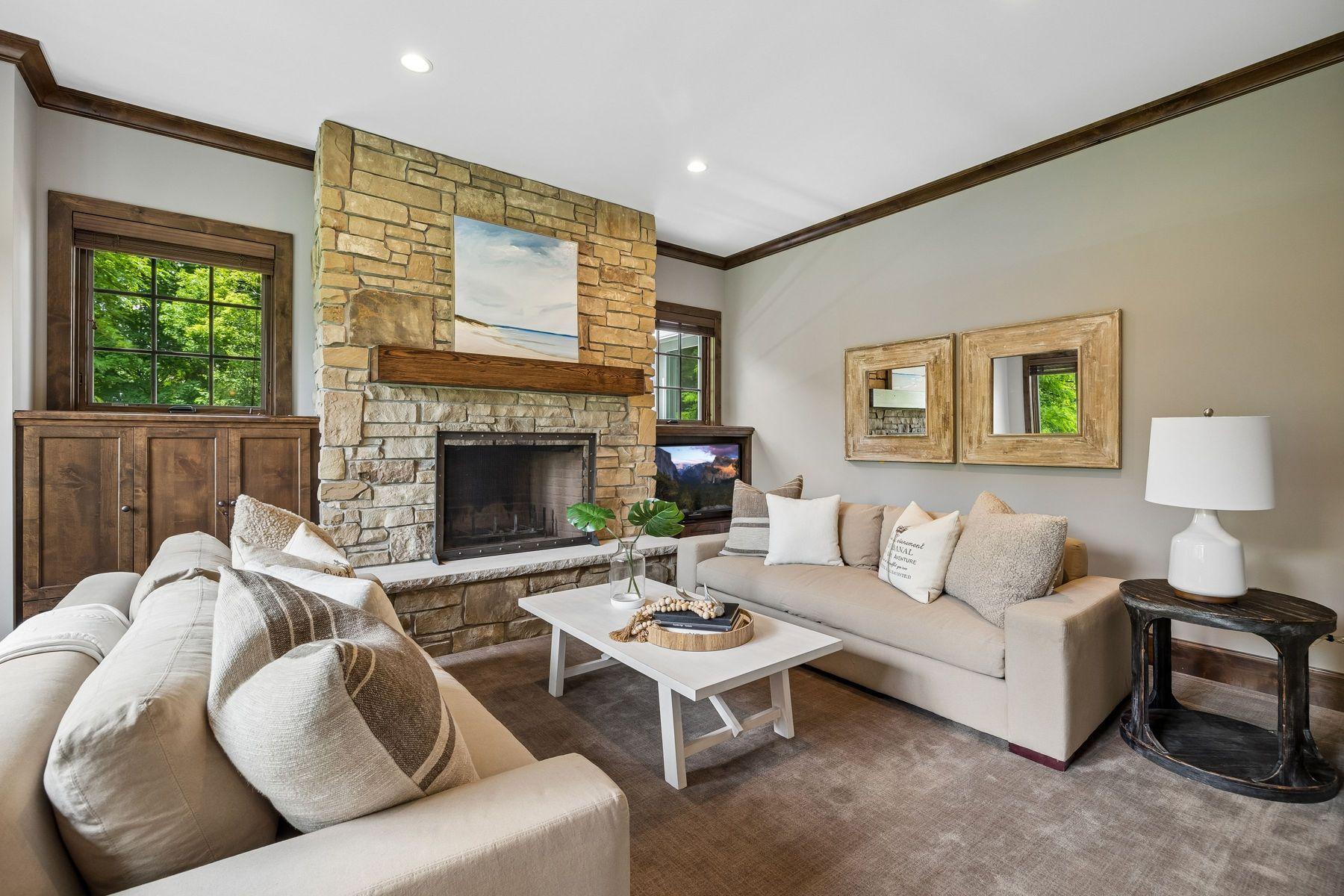 4565 Bayside Road
