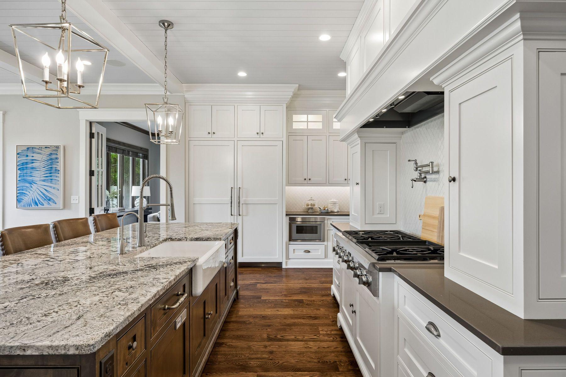 4565 Bayside Road